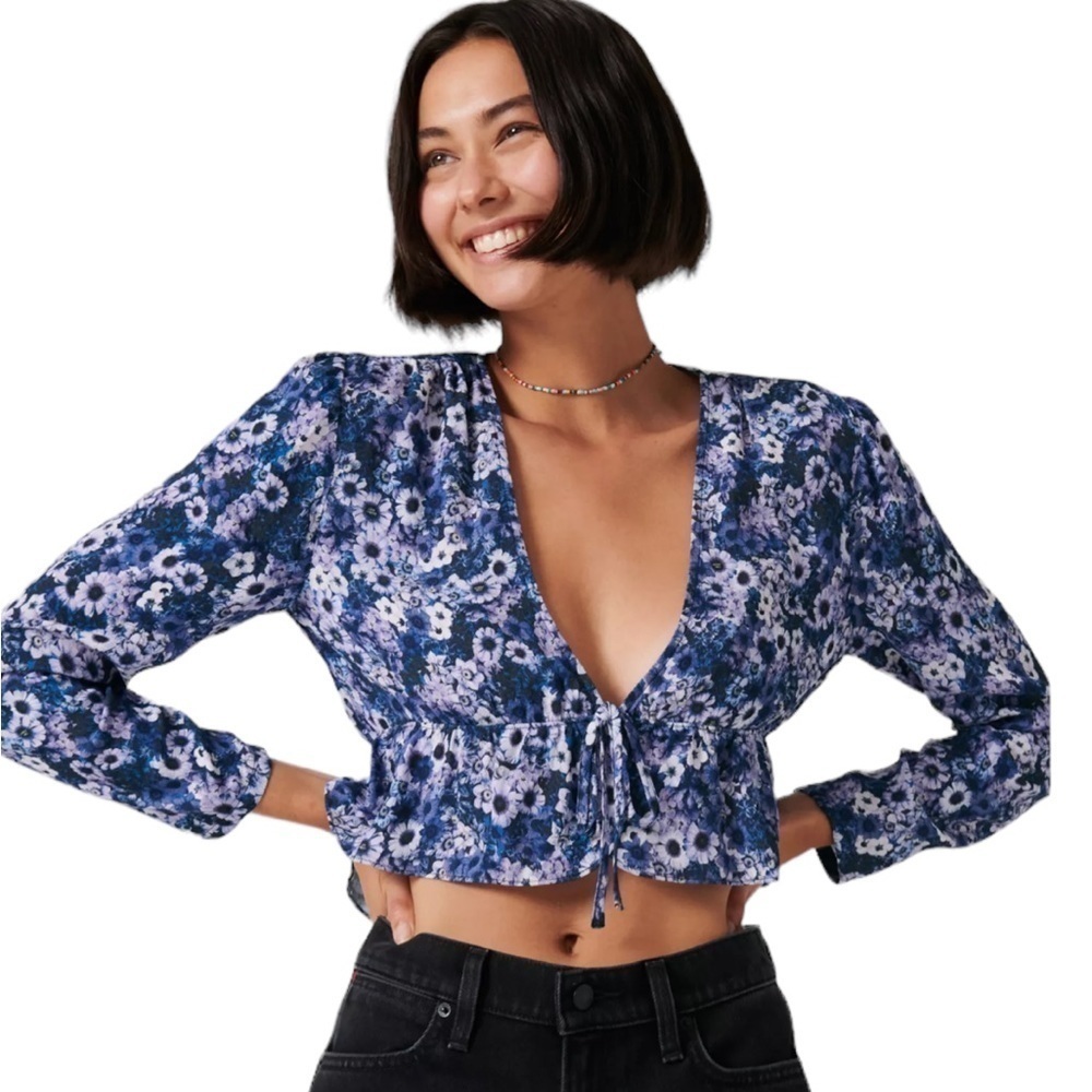 Aritzia Sunday Best New Cropped Tie-Front Blouse